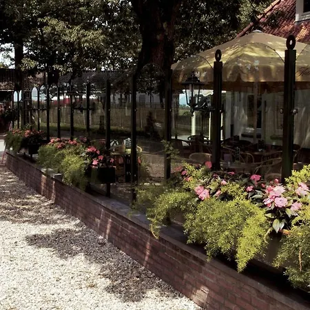 Hotel De Moerse Hoeve 3*